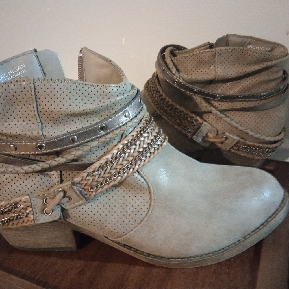 Boots size8